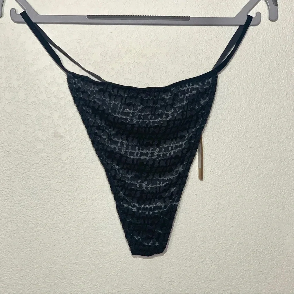 Skims Velvet String Thong, Black, 4X